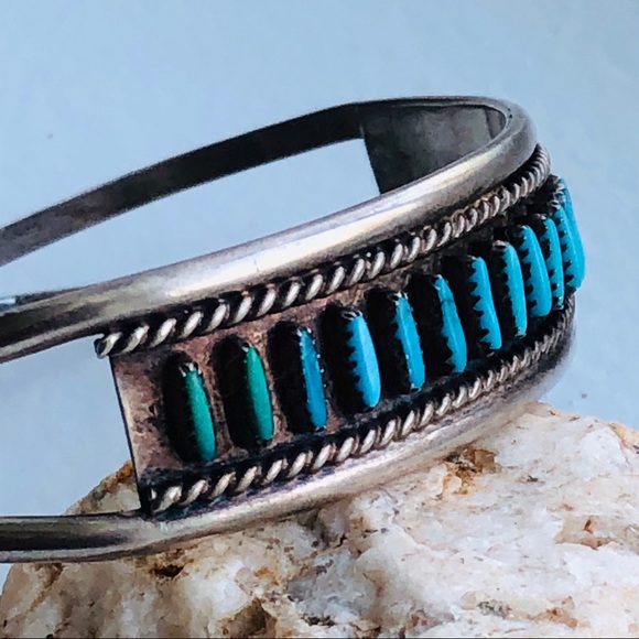 VTG ZUNI NEEDLEPOINT STERLING TURQUOISE CUFF, RING, BROOCH/PENDANT & EARRINGS - Picture 2 of 16